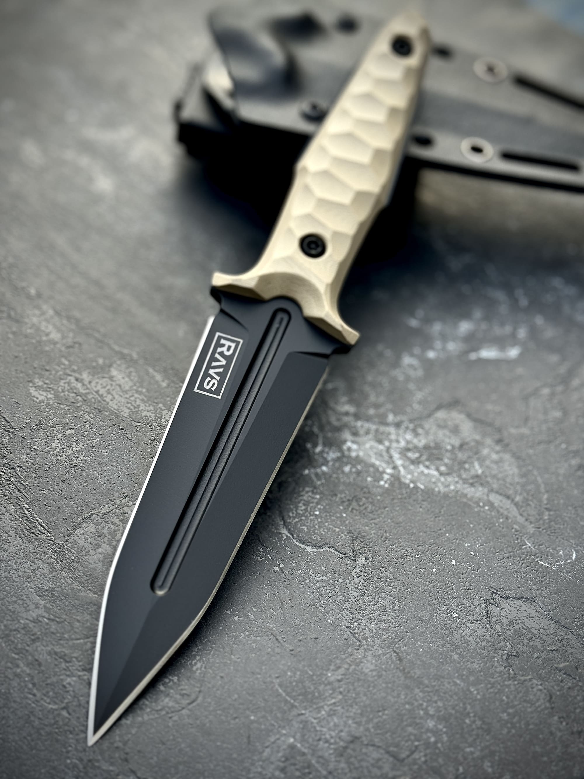 Blade length of Spectra dagger