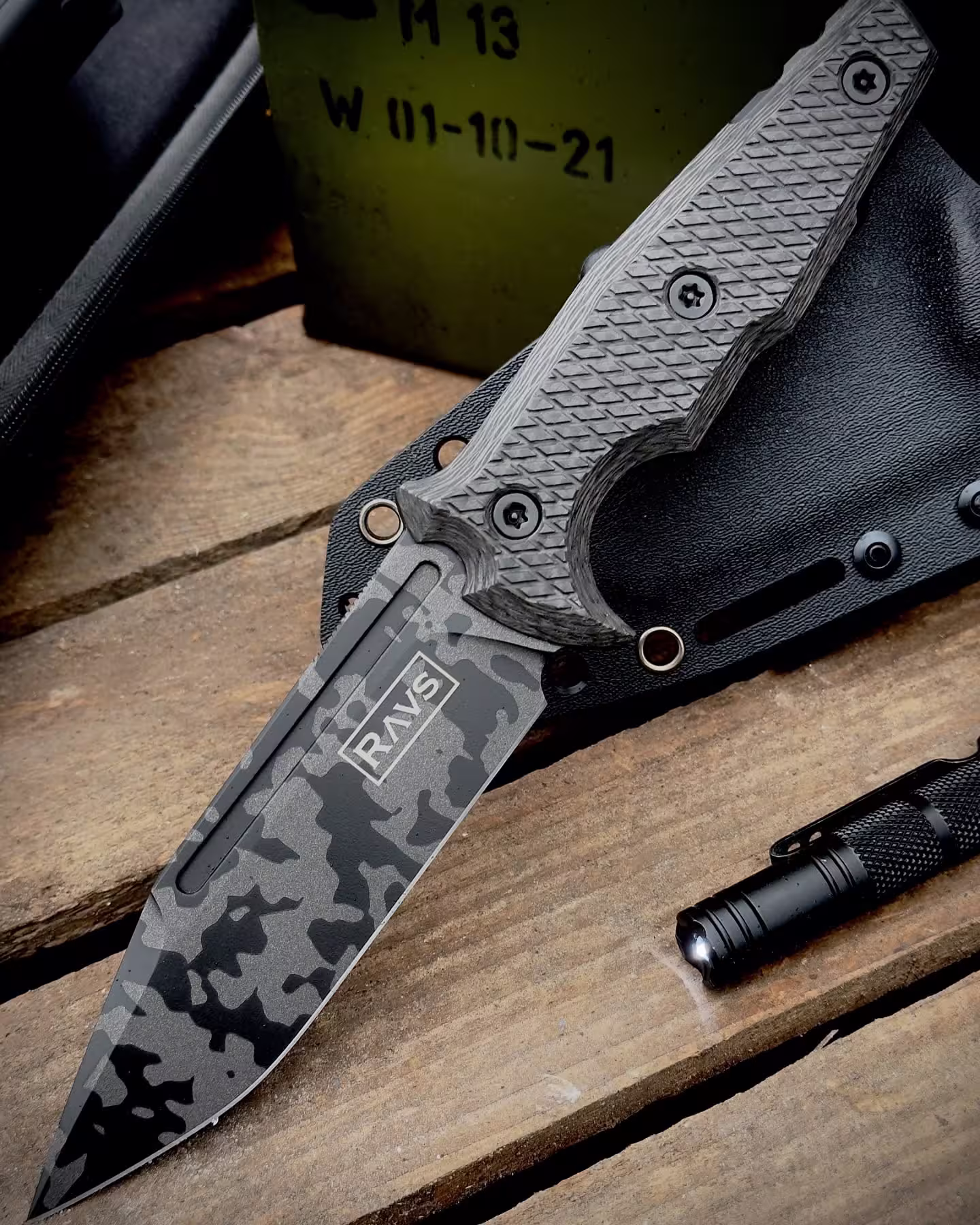 VENOM knife blade finish – Cerakote or machine satin