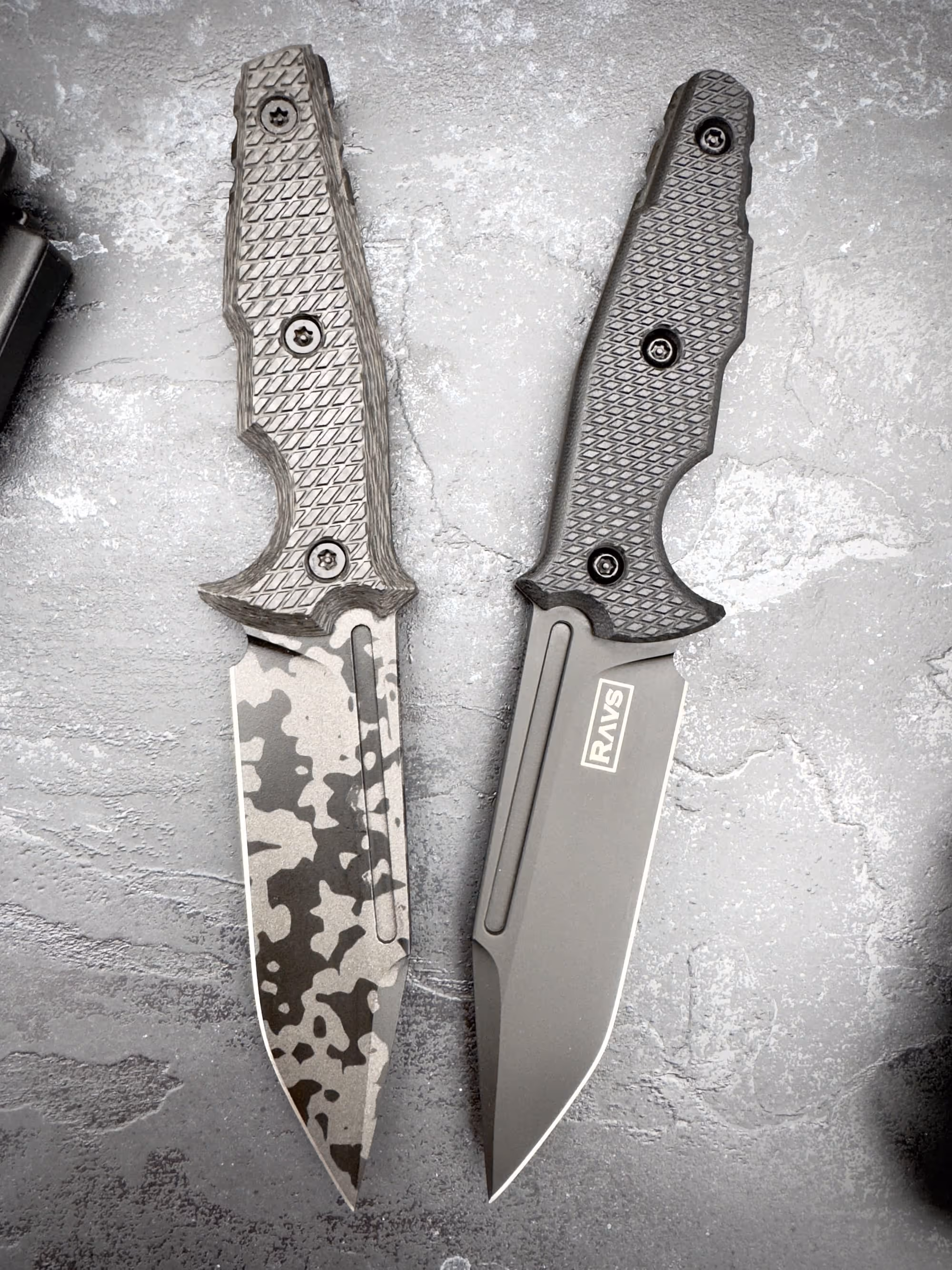 Nóż taktyczny VENOM Ravs Knives - detal ostrza